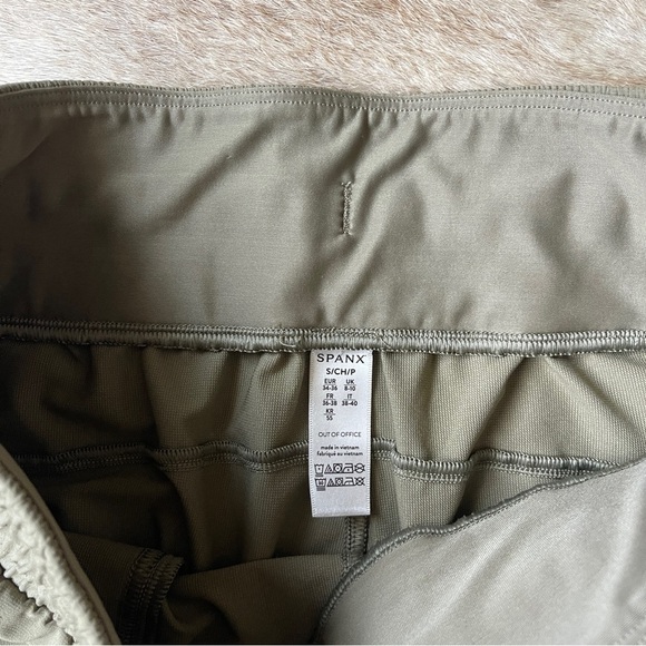 Spanx Green Out of Office Trousers in Tuscan Olive Pants - Picture 4 of 6